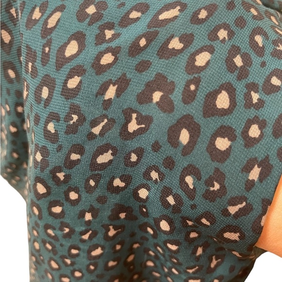 Banana Republic cheetah print sleeveless top size MP - Picture 3 of 5